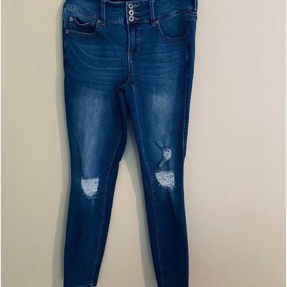 Torrid Distressed Mid Rise Skinny Jeans    Size 10R - Picture 2 of 13